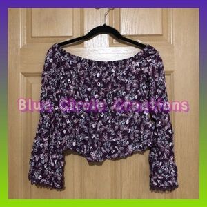 Rue21 Burgundy Floral Print Long Sleeve Crop Top 
•Size Medium